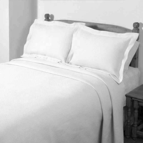 Estrella White bedspread